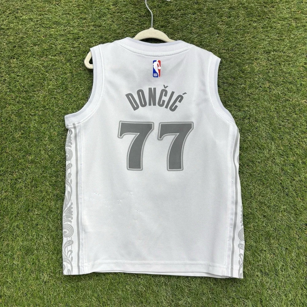 Dallas Mavericks Nike Jersey Youth Medium Luka Doncic #77 City Edition White
